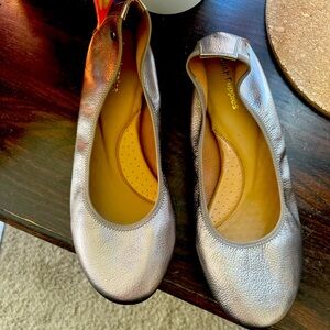 NEW gold Hush Puppies flats - size 11W